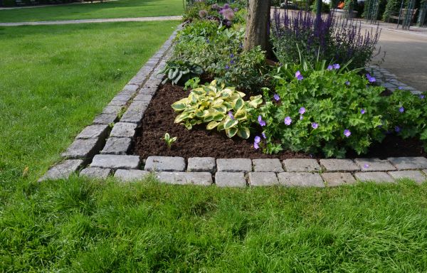 Flower Bed Mulching in Kaysville